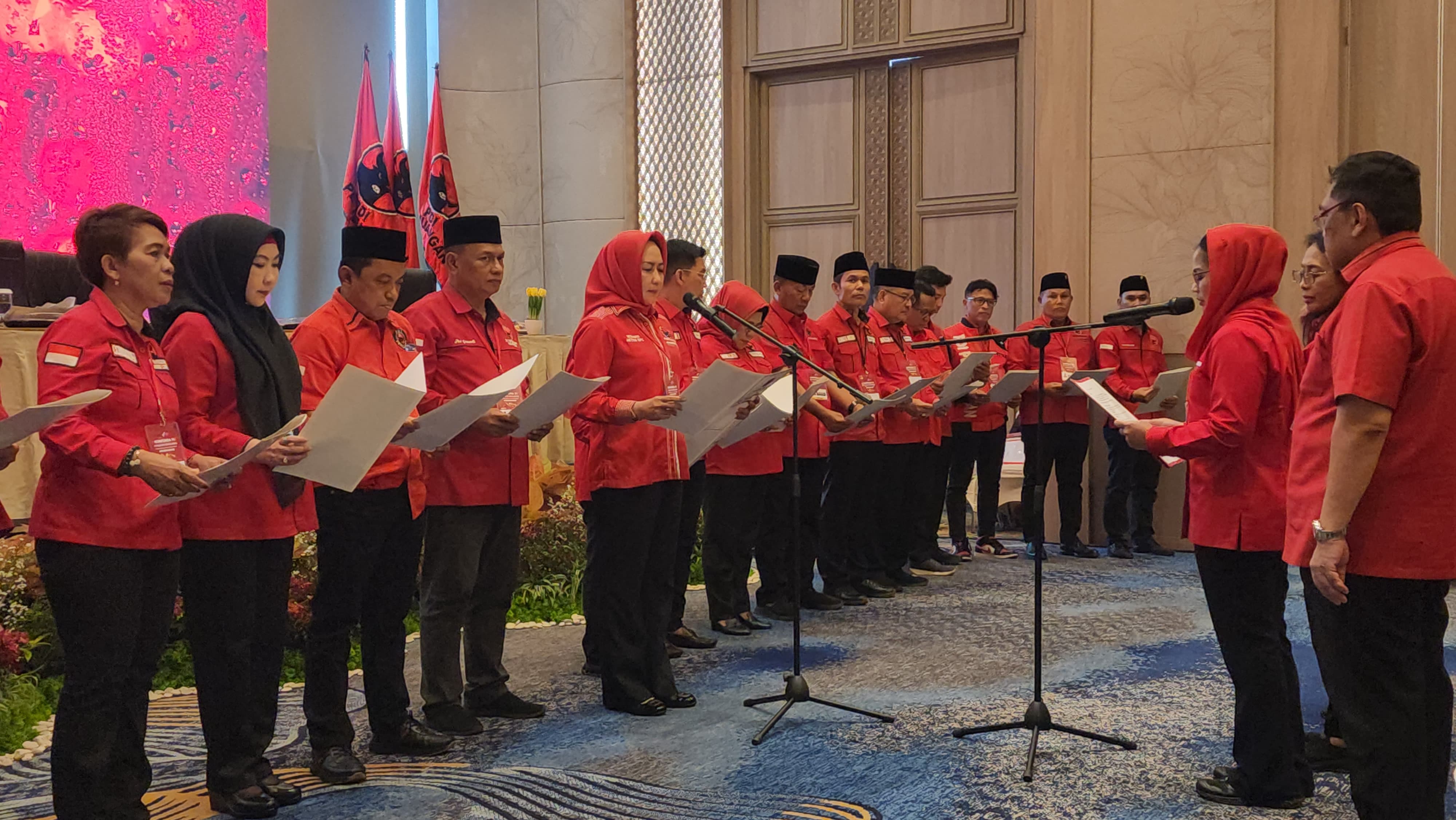 Ketua DPP PDI Perjuangan Lantik Winarti Jadi Ketua PDIP Lampung