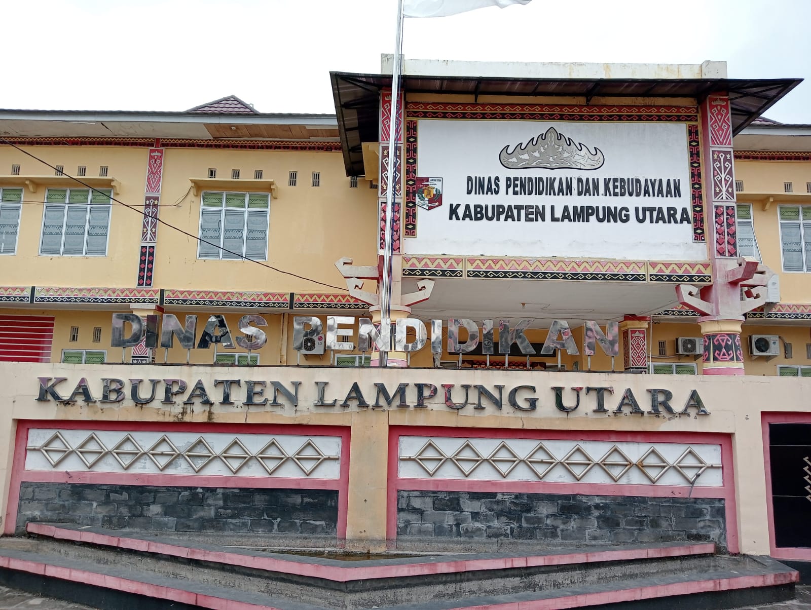 Tenaga Honorer Dinas Pendidikan Lampung Utara Ngeluh, Katanya Gaji Bulan April Gak Cair, Ternyata... 