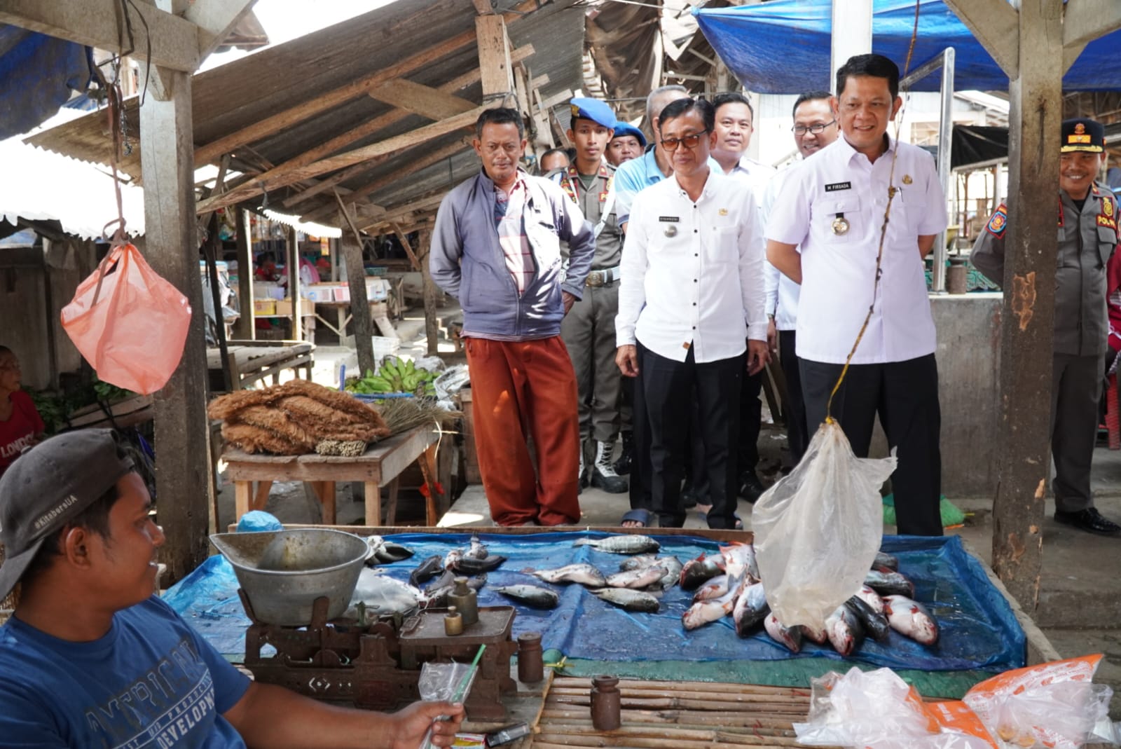 Blusukan ke Pasar Tradisional, Pj Bupati Tulang Bawang Barat Firsada Pantau Ketersediaan Bahan Pokok