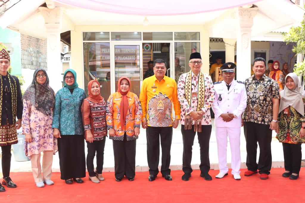 Bupati Lampung Tengah Dampingi Kepala BSKDN Kemendagri Tinjau Kampung Pujokerto, Ini yang Dilakukan