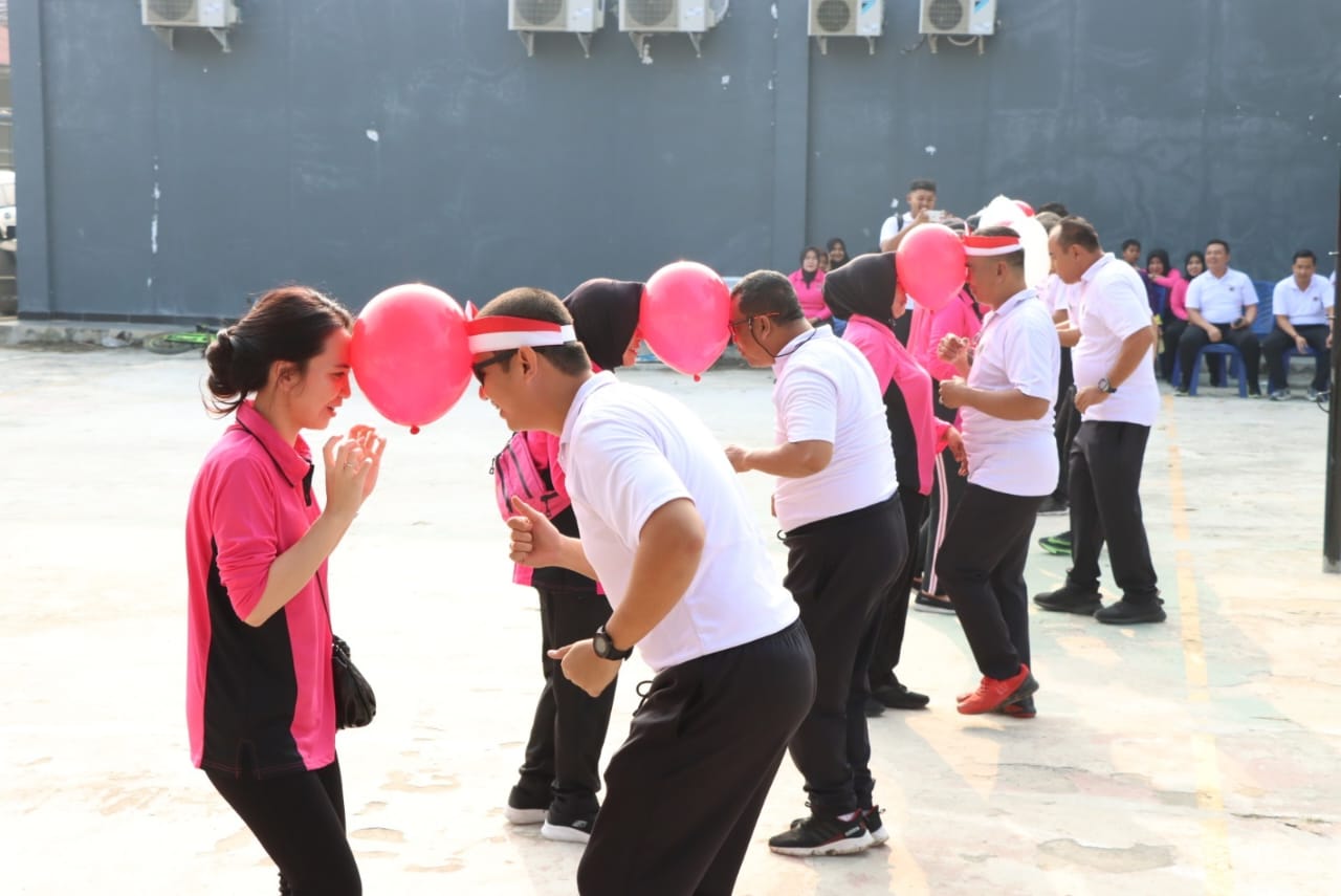 Potret Serunya Perlombaan HUT RI Ke 78 Polres Tulang Bawang, Dari Tangkap Belut Sampai Joget Balon