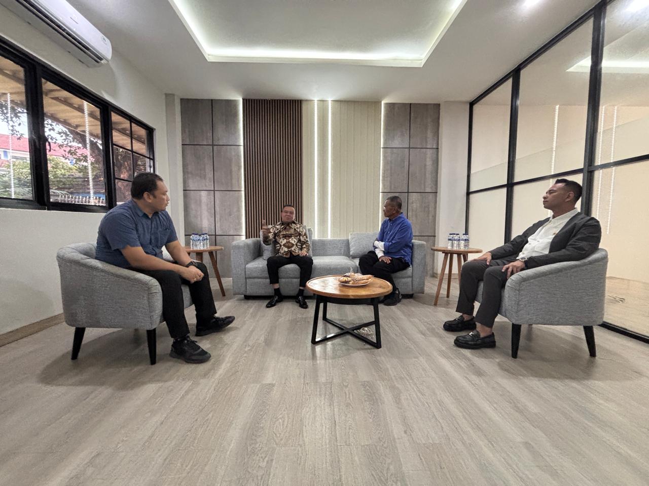 Sufmi Dasco dan Raffi Ahmad Kunjungi Kantor Disway, Minta Maaf ke Dahlan Iskan
