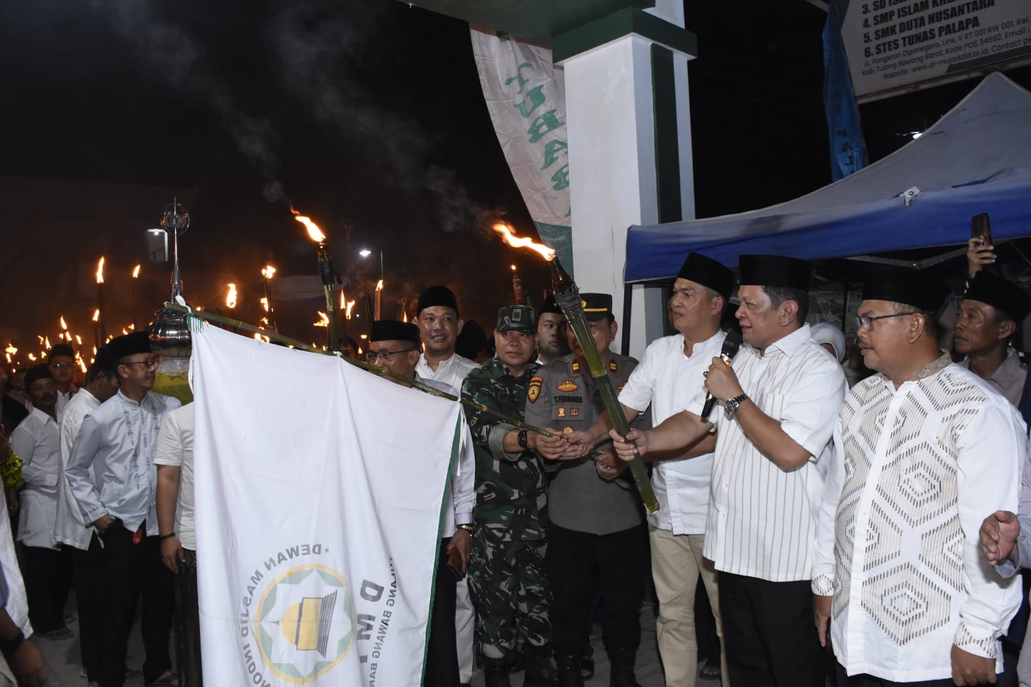 Pj Bupati Tulang Bawang Barat M. Firsada Lepas Peserta Pawai Takbir Keliling, Ini yang Disampaikan