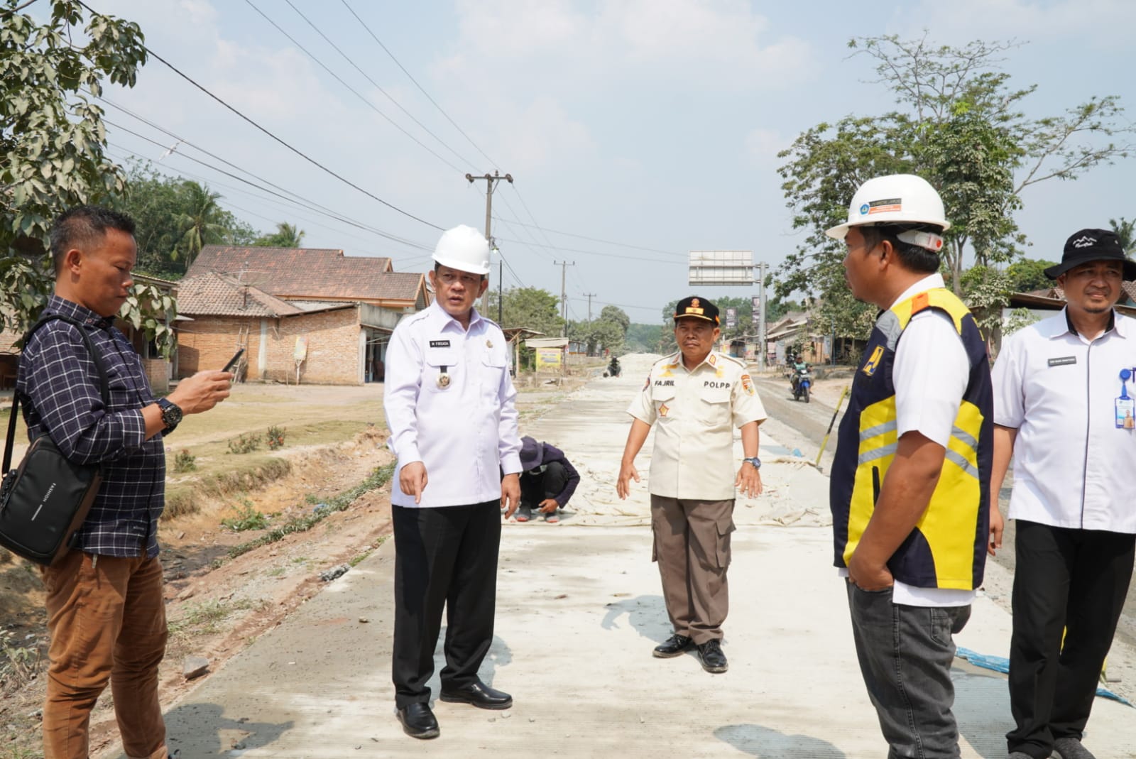 Tinjau Perbaikan Jalan Program IJD, Pj Bupati Tulang Bawang Barat Firsada Sampaikan Hal Penting Ini