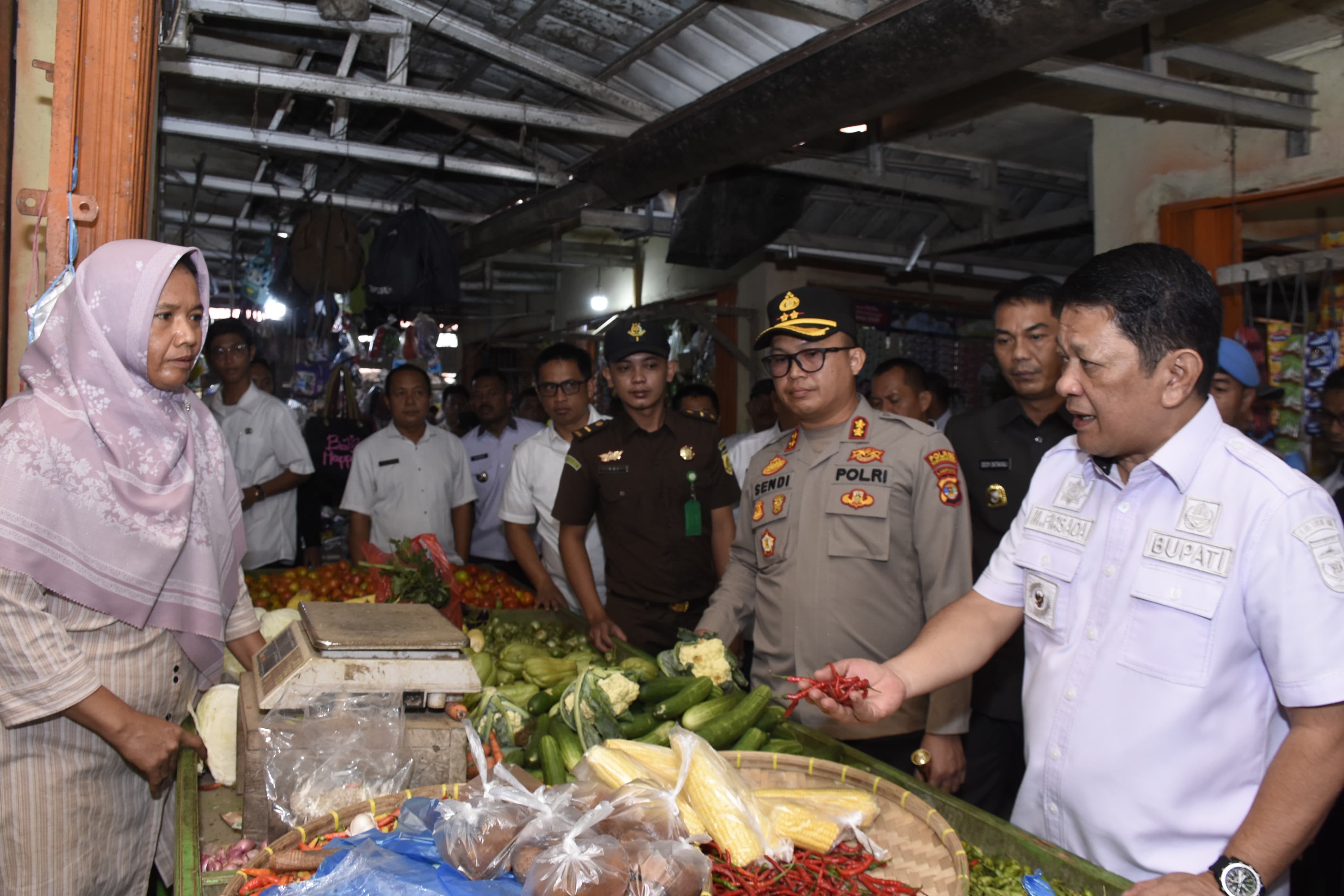 Jaga Stabilitas Harga, Pj. Bupati Tulang Bawang Barat M. Firsada Monitoring Pasar