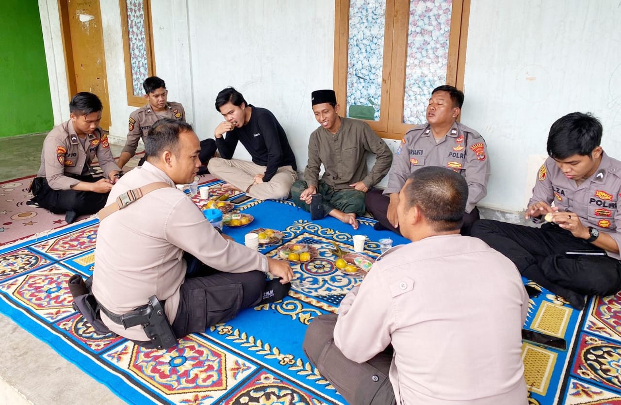 Personel Polres Tulang Bawang Masuk Ponpes, Sampaikan Imbauan Penting Jelang Pemilu