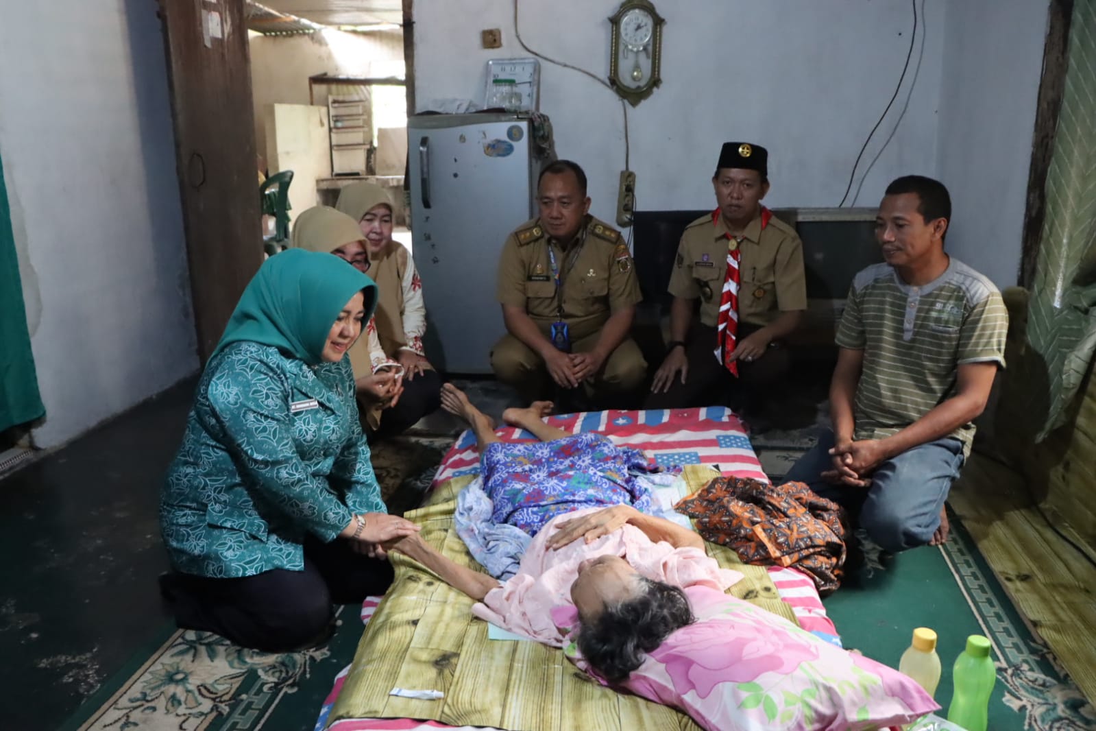 Bahagianya Warga Lampung Tengah Dapat Bantuan Kursi Roda Dari Ketua TP PKK Mardiana Musa Ahmad