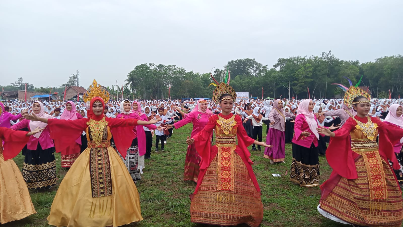 Keren, Mesuji Ukir Rekor MURI Penari Jao-Jao Terbanyak