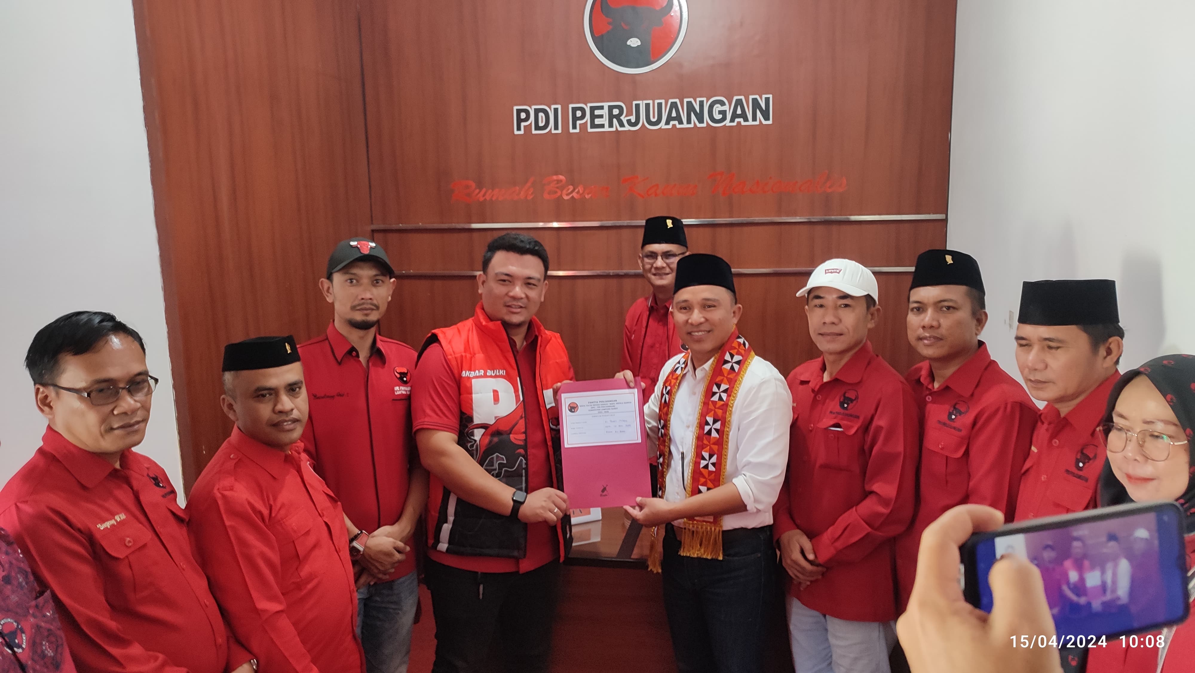 Ambil Berkas Pencalonan Kepala Daerah dari PDIP, Mantan Bupati Lampung Barat Ini Ingin Berbuat Lebih Baik Lagi