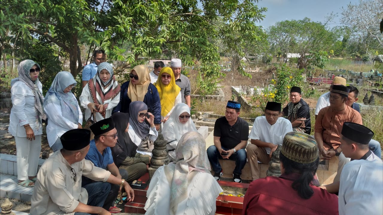 Pengurus PWI Lampung dan Tulang Bawang Ziarah ke Makam Martubi Makki 