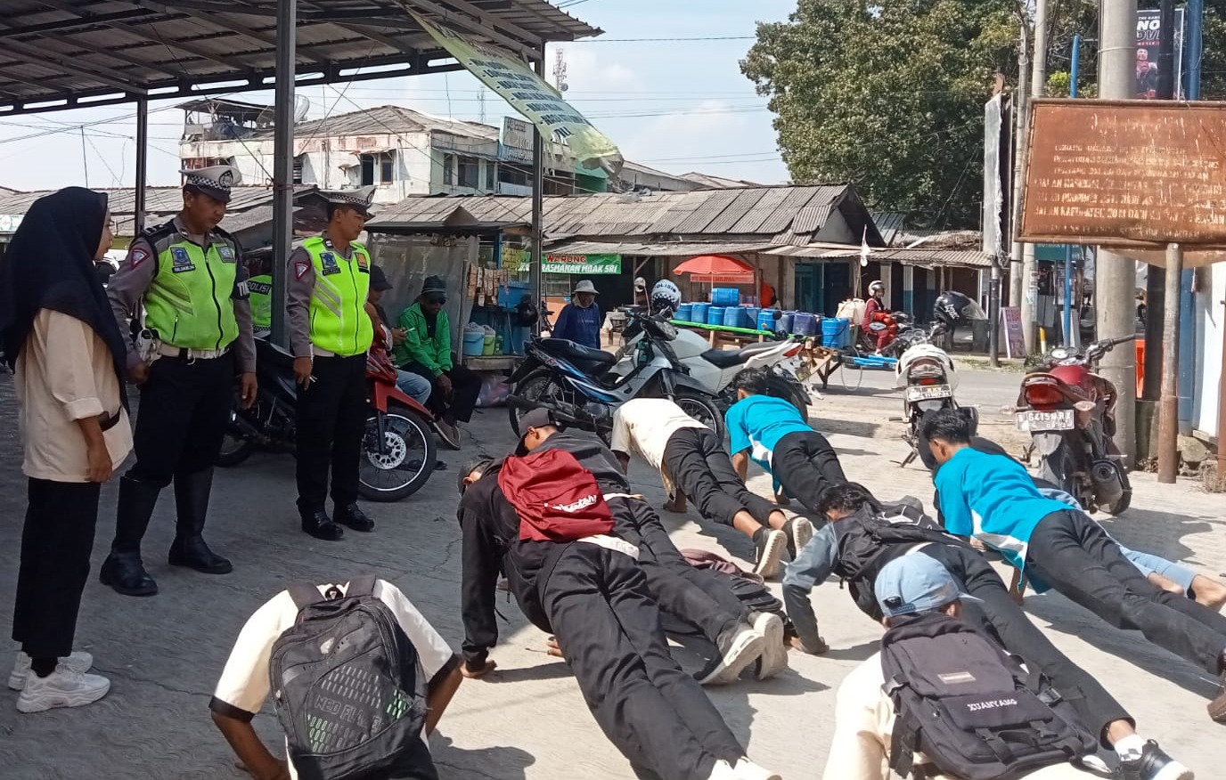 Nakal Dijalan, Belasan Pelajar Tulang Bawang Dapat Hukuman Polisi