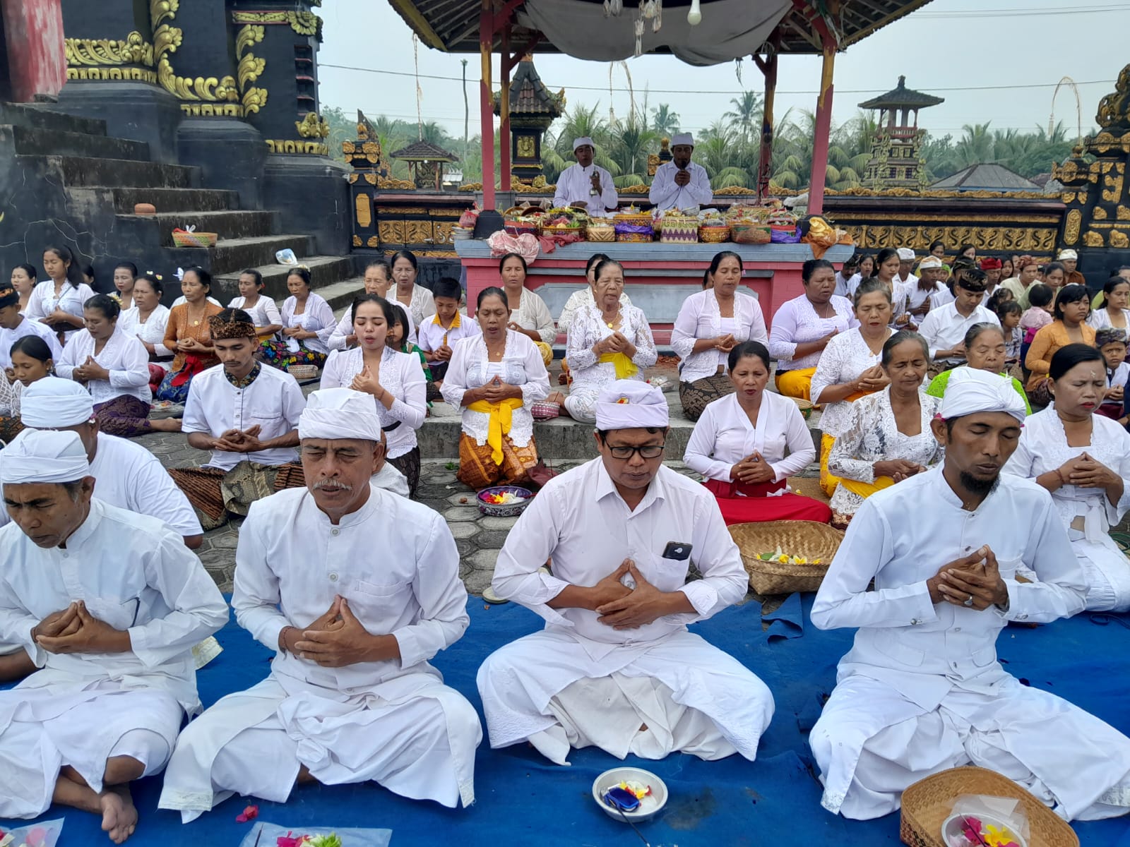 Umat Hindu Dharma Agung Lampung Tengah Rayakan Galungan