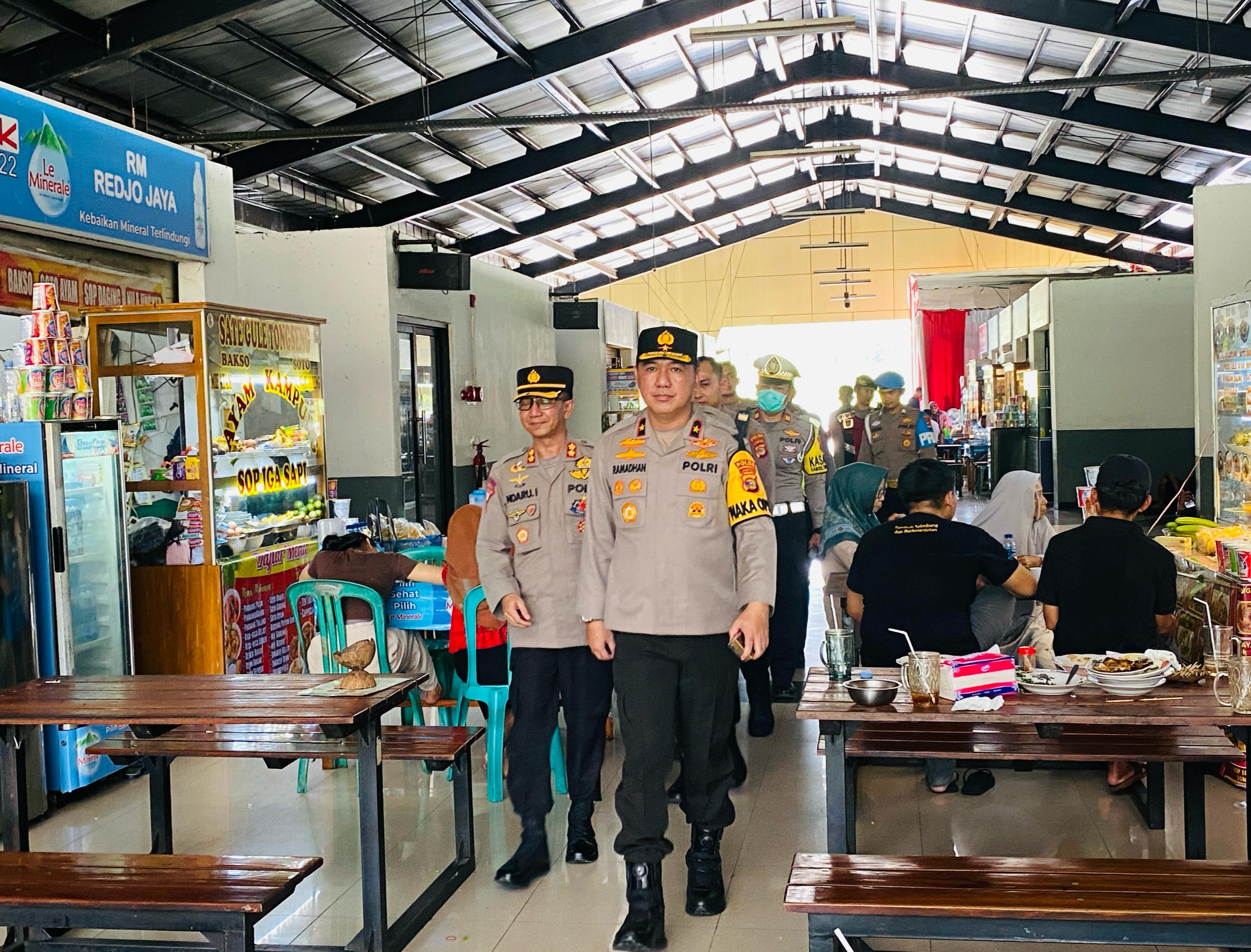 Cek Sarpras dan Personel, Wakapolda Lampung Kunjungi Rest Area KM 215, Begini Pesannya