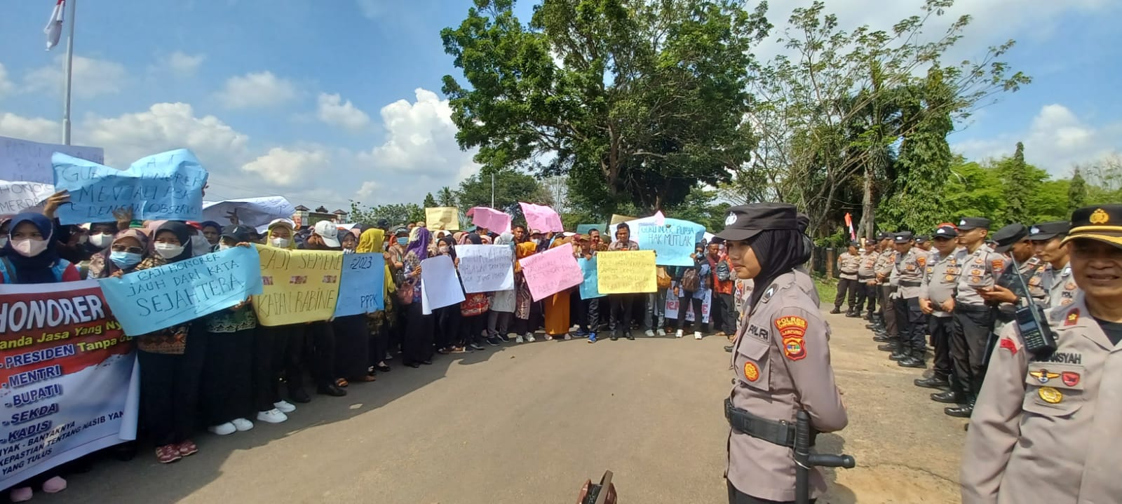 Guru Honorer di Lampung Timur Demo, Ini Tuntutannya