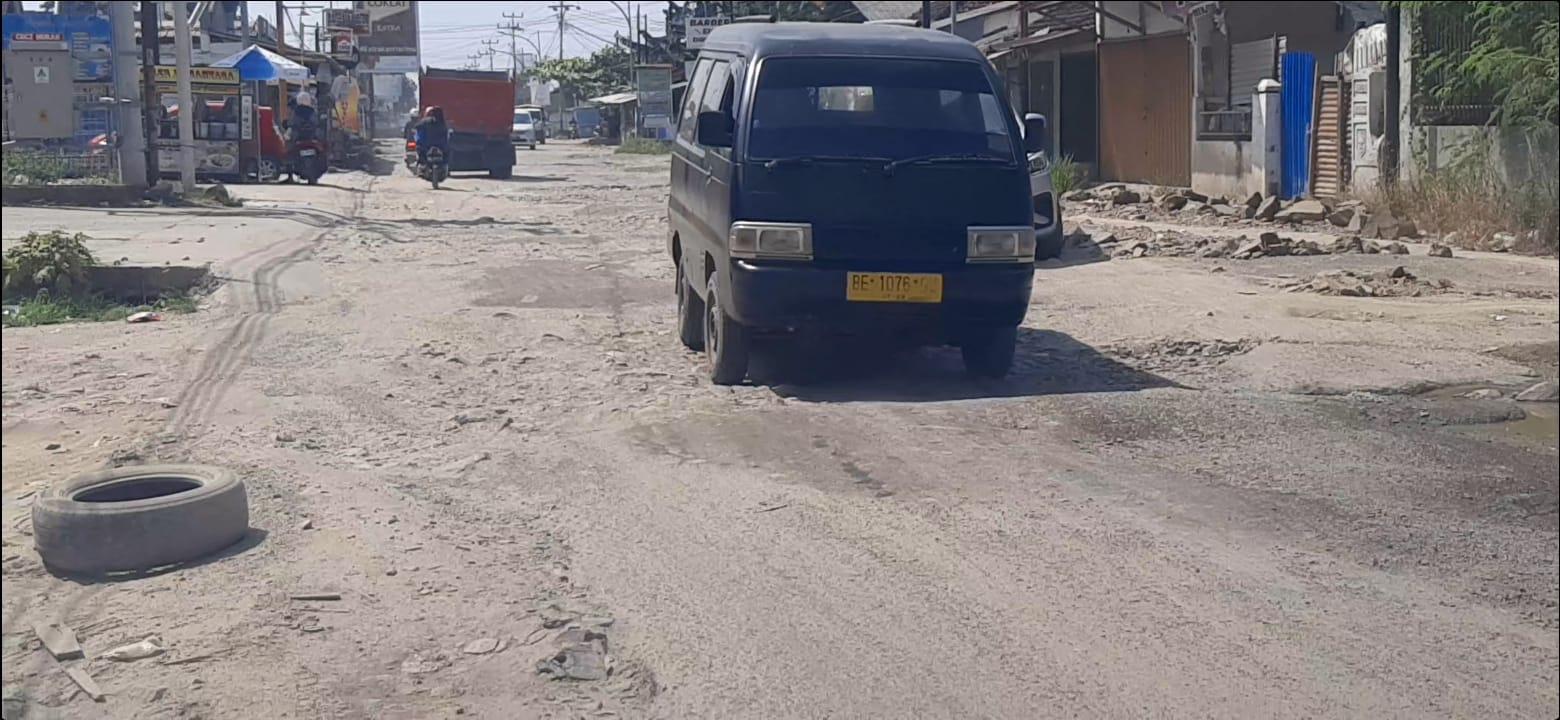 Padahal Wilayah Diperkotaan, Jalan di Lampung Tengah Ini Bikin Ngelus Dada