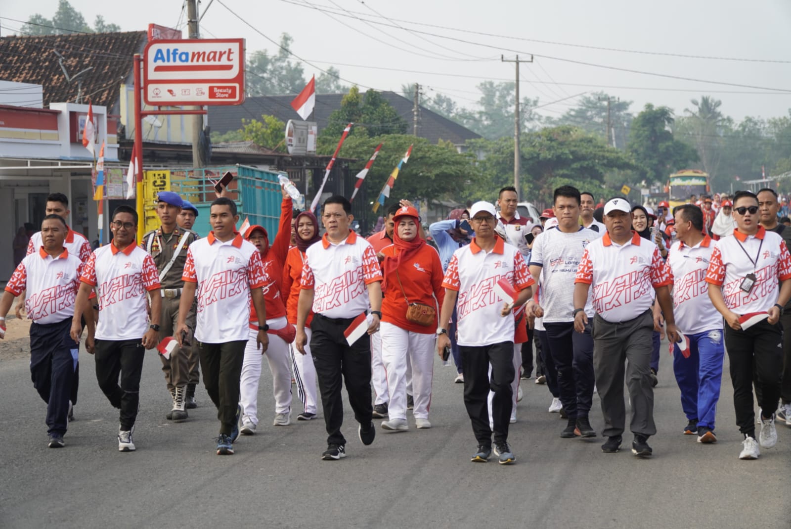 Momen HUT RI Ke 78, Pemkab Tulang Bawang Barat Gelar Senam dan Jalan Sehat