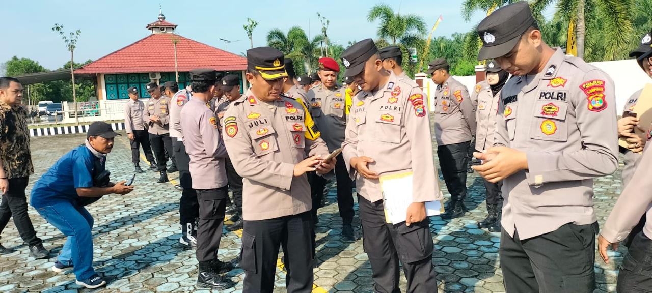 Cegah Judol di Lingkungan Polres Mesuji, Waka Polres Cek HP Anggota