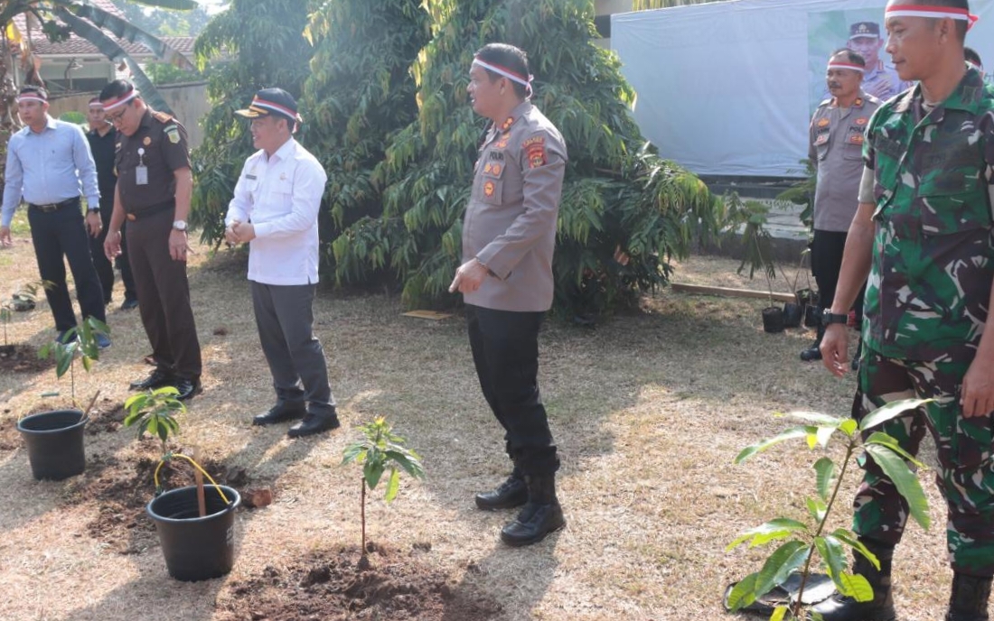 Program Penghijauan, Polres Lampung Tengah Tanam 1000 Pohon