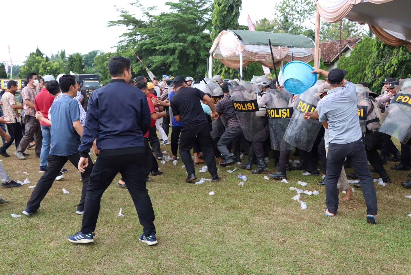 Terjadi Kerusuhan di TPS Pilkakam Serentak Tulang Bawang, Polisi Bergerak Tangkap Provokator, Ternyata... 