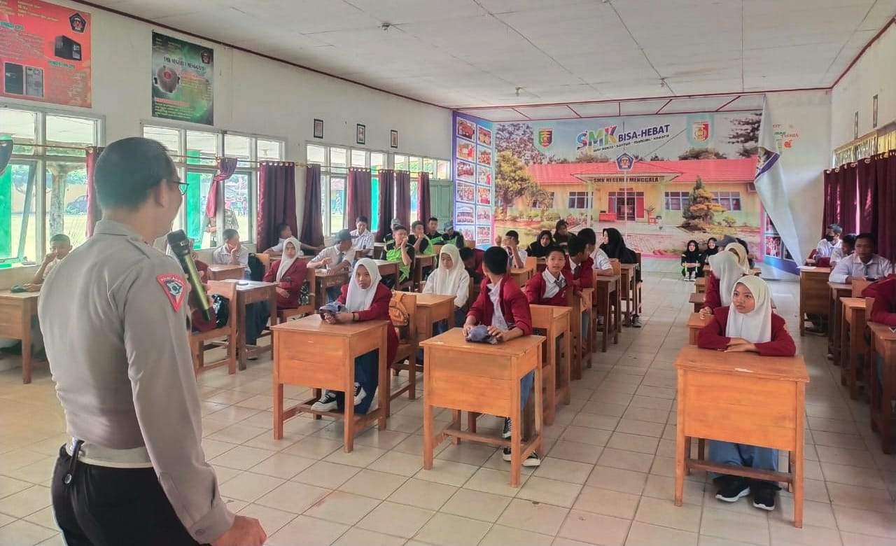 Polisi Masuk Sekolah, Berikan Pelajaran Kepada Siswa SMK Tulang Bawang