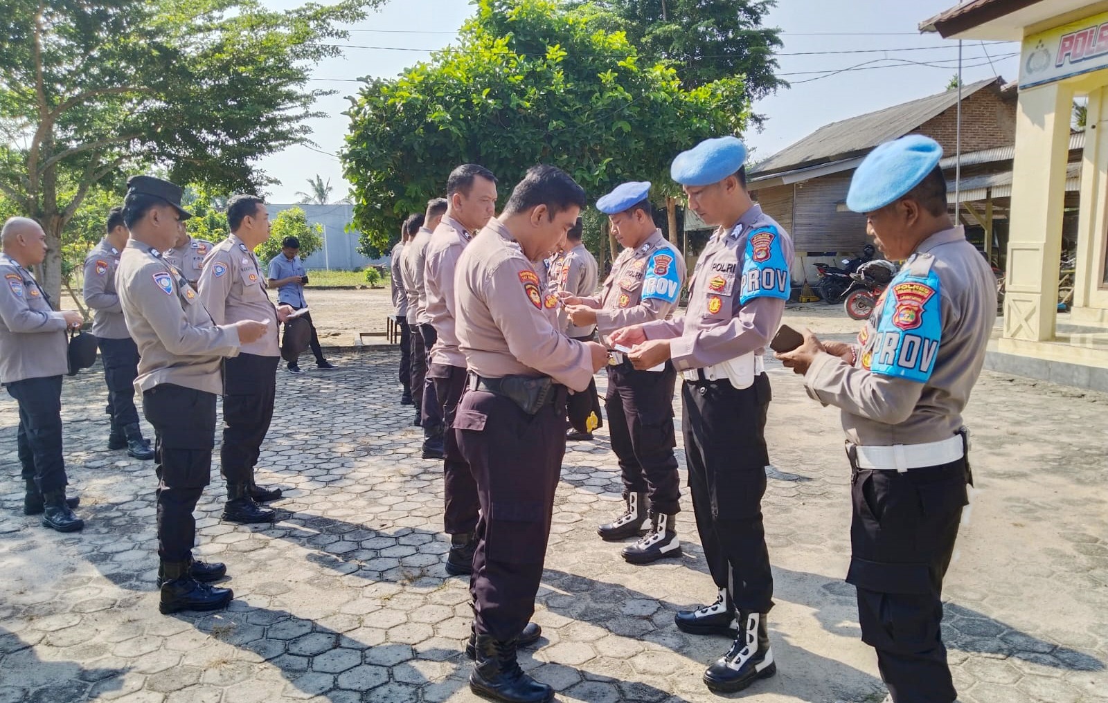 Propam Polres Tulang Bawang Sidak Kartu Keanggotaan dan Pemegang Senpi di Dua Polsek