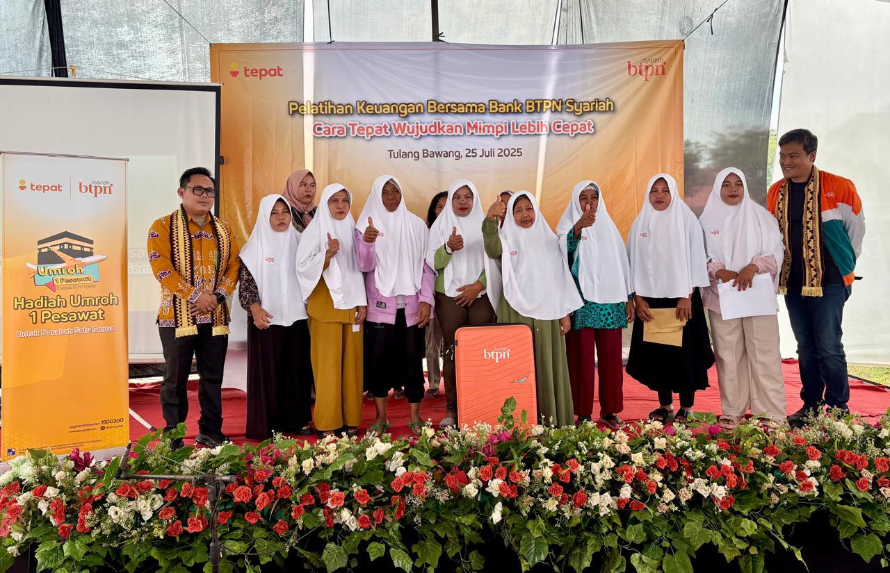 Camat Banjar Margo di Kabupaten Tulang Bawang Bangga 8 Warganya Dapat Umrah Gratis dari BTPN Syariah
