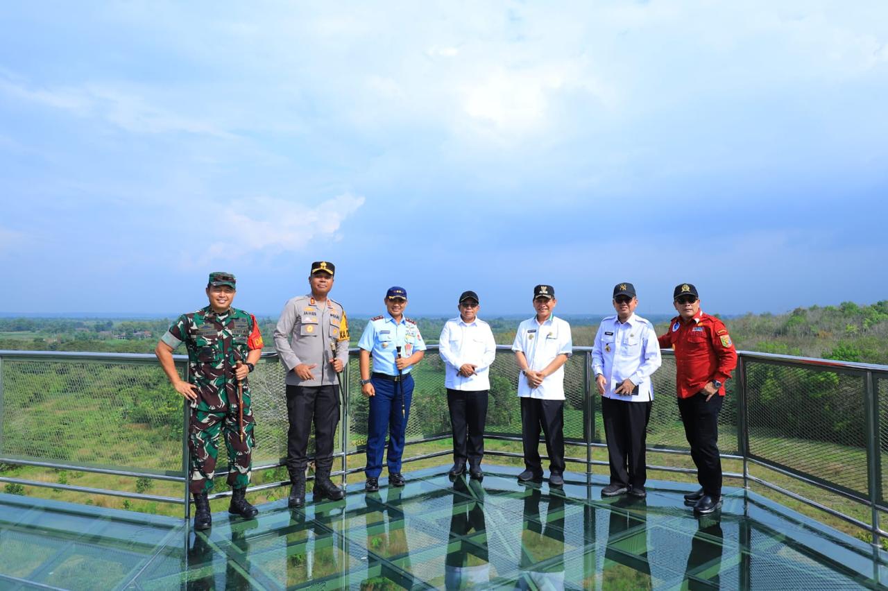 Pj. Bupati Tulang Bawang Qudrotul Ikhwan Dampingi Pj. Gubernur Lampung Tinjau Kawasan Wisata Cakat Raya