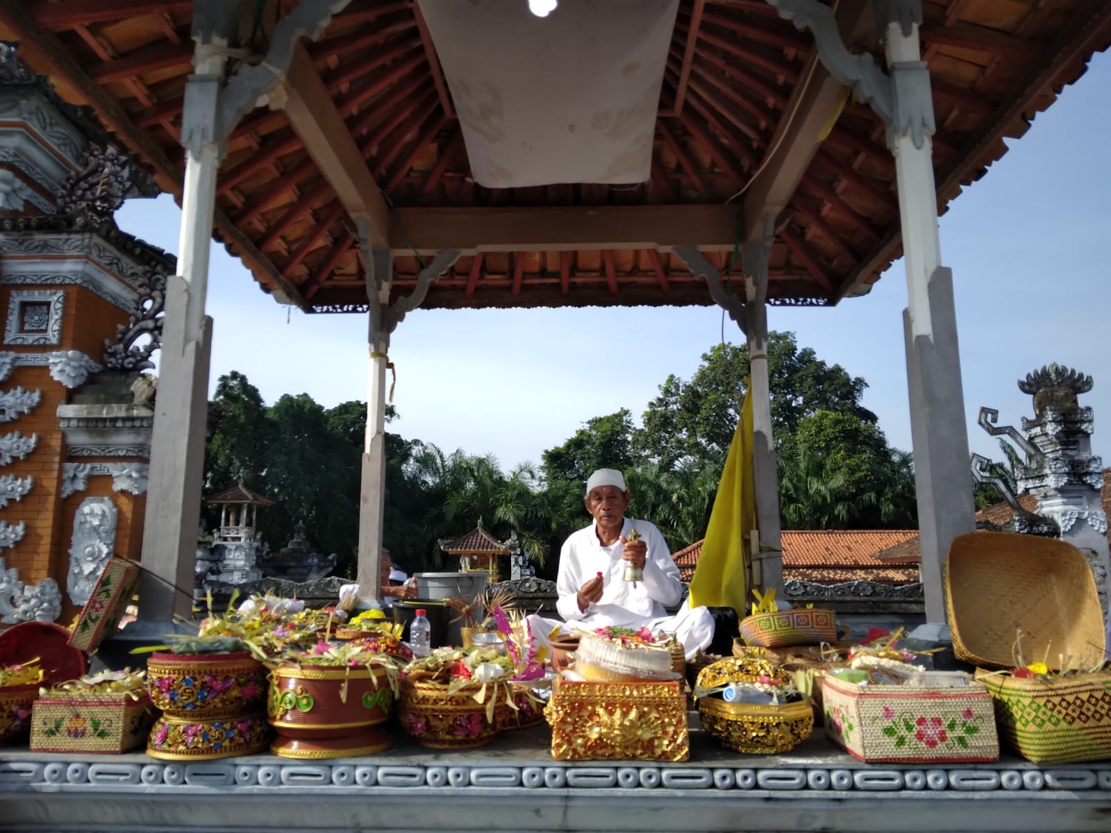 Umat Hindu Dharma Agung Lampung Tengah Rayakan Kuningan