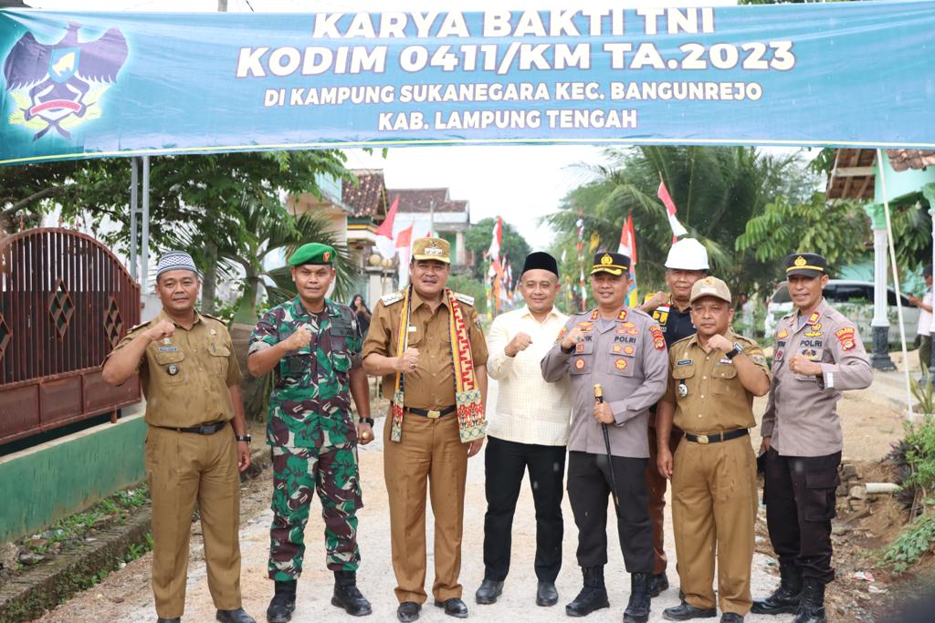 Karya Bakti Kodim/KM Perbaiki 2,5 Km Jalan di Kampung Sukanegara