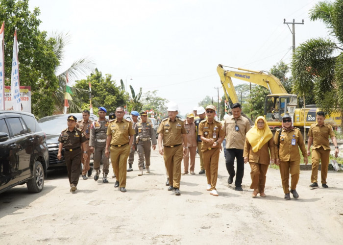 Pj Bupati Tulang Bawang Barat Firsada Warning Kontraktor Pembangunan Tiga Proyek, Ternyata Ini Masalahnya