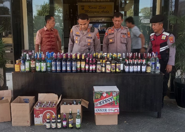 Tekan Kriminalitas, Polres Lampung Utara Sita Ratusan Botol Miras