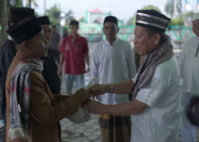 Perdana, Salat Idul Adha dengan Ribuan Warga Tulang Bawang, Pj Bupati Kurban Sapi Limosin Seberat 725 Kg