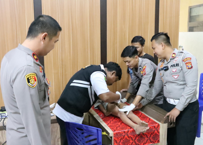 Polres Tulang Bawang Gelar Sunatan Massal dan Donor Darah, Ada 20 Anak yang Disunat