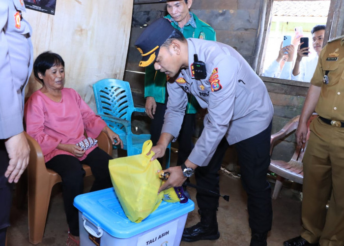 Kapolda Lampung Beri Bantuan Warga Penderita Penyakit Kelenjar Getah Bening di Lampung Utara