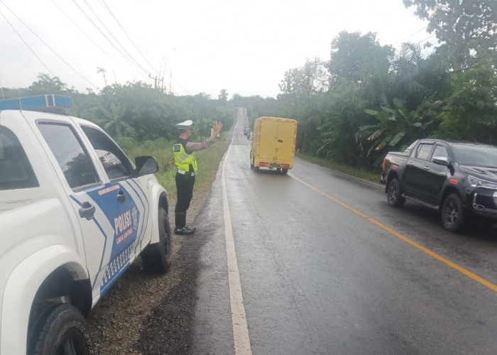 Jalan di Tulang Bawang Ini Rawan Kemacetan dan Kecelakaan, Polisi Siaga Atur Lalulintas