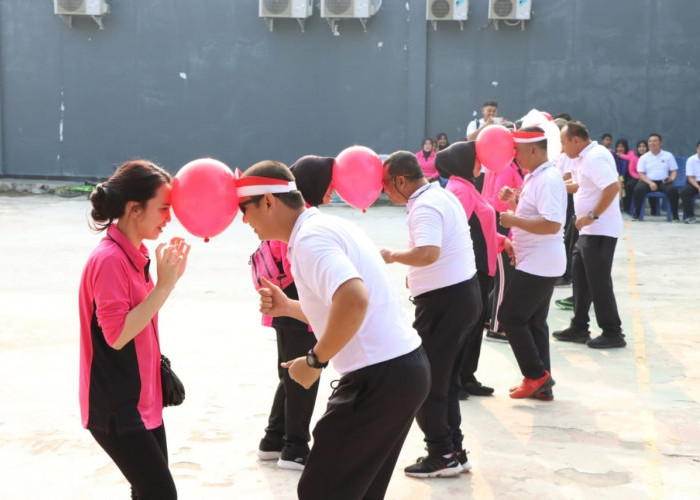 Potret Serunya Perlombaan HUT RI Ke 78 Polres Tulang Bawang, Dari Tangkap Belut Sampai Joget Balon