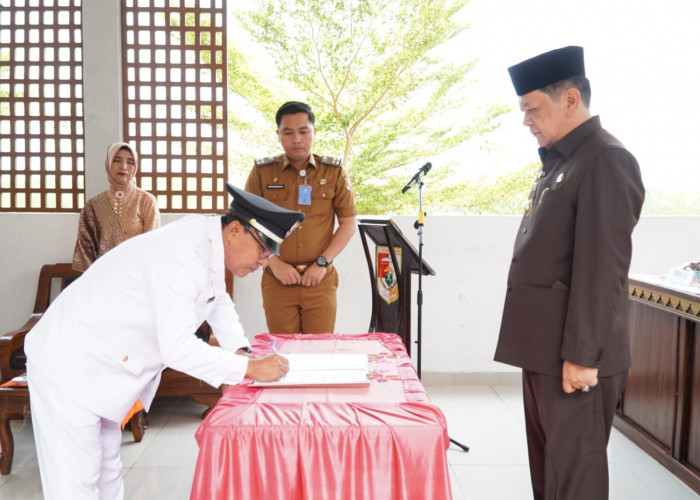 Pj Bupati Tulang Bawang Barat Lantik Pj Kepalo Tiyuh Gunung Terang, Begini Pesannya