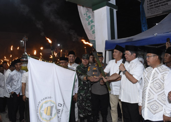 Pj Bupati Tulang Bawang Barat M. Firsada Lepas Peserta Pawai Takbir Keliling, Ini yang Disampaikan