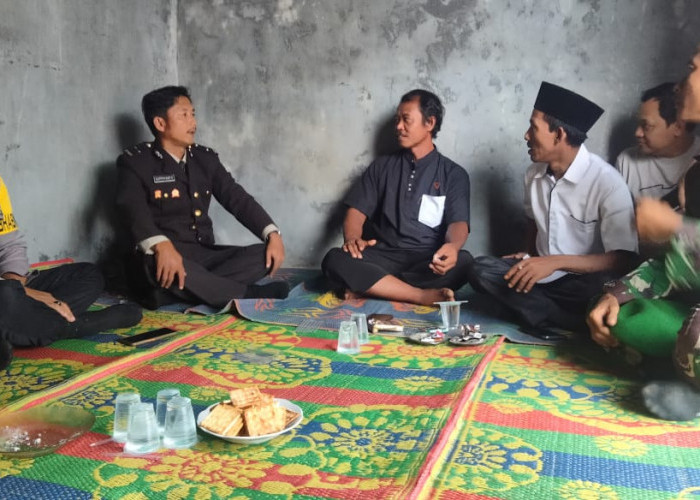 Polres Lampung Utara Turut Berikan Perhatian Keluarga Siswa yang Meninggal Tersengat Listrik Tiang Bendera