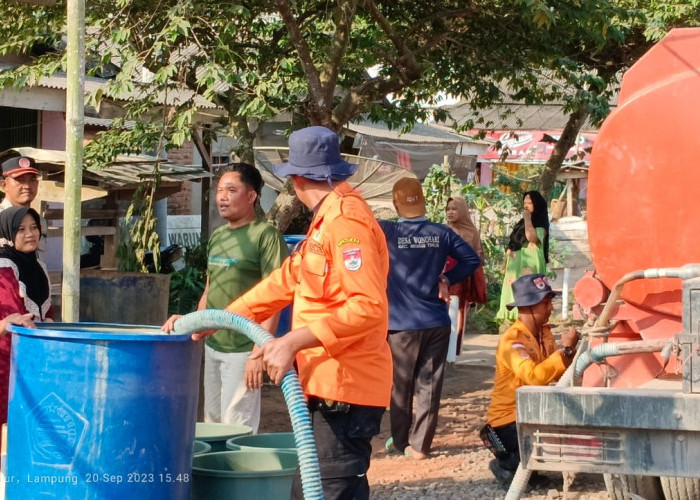 Pemkab Mesuji Distribusikan Puluhan Ribu Liter Air Bersih untuk Masyarakat