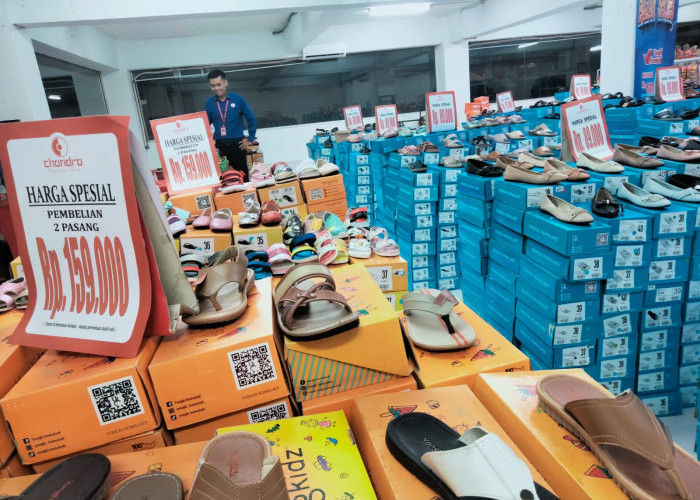 Chandra Bandar Jaya Lampung Tengah Banjir Promo, Beli 2 Sandal Hanya Segini Harganya