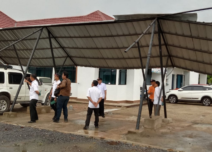 Hujan Disertai Angin Kencang Rusak Beberapa Fasilitas Pemkab Mesuji dan Warga