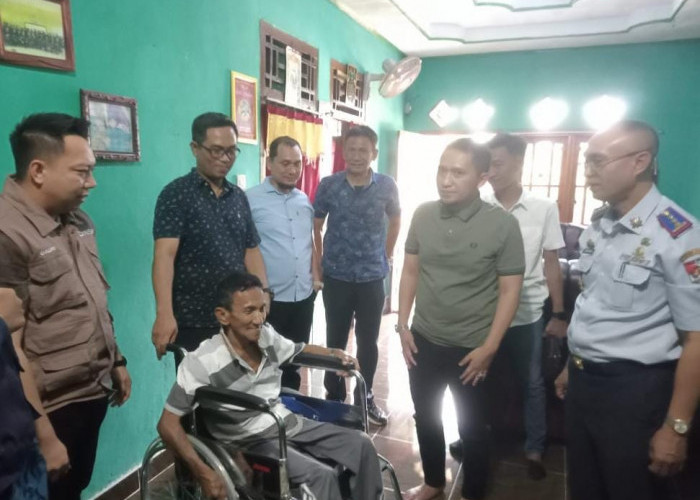 Wakil Bupati Lampung Utara Beri Hadiah Spesial Warga Penderita Stroke