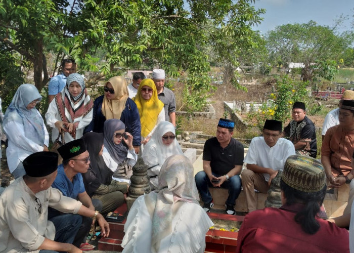 Pengurus PWI Lampung dan Tulang Bawang Ziarah ke Makam Martubi Makki 