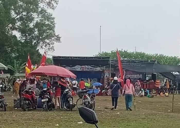 Seru, Kesenian Tradisional Kuda Lumping Meriahkan Peringatan HUT RI ke 78 di Tanggul Angin Lampung Tengah