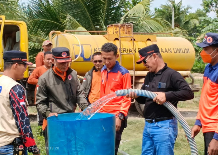 Kemarau Panjang, Pemkab Mesuji Mulai Distribusikan Bantuan Air Bersih untuk Warga