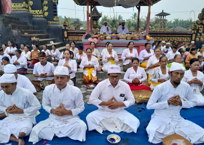 Umat Hindu Dharma Agung Lampung Tengah Rayakan Galungan