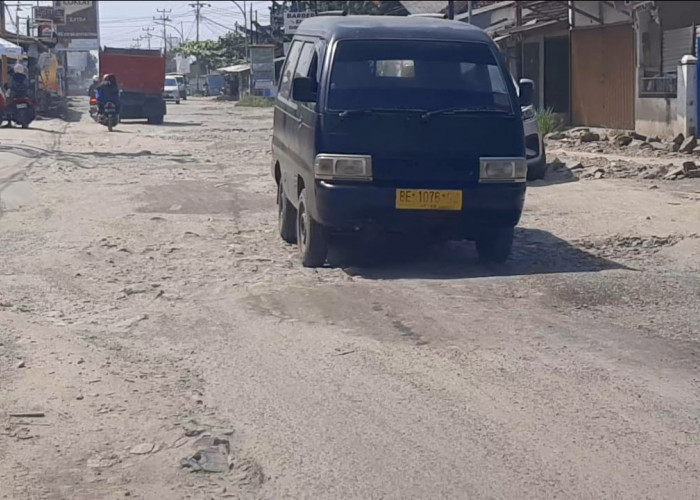 Padahal Wilayah Diperkotaan, Jalan di Lampung Tengah Ini Bikin Ngelus Dada