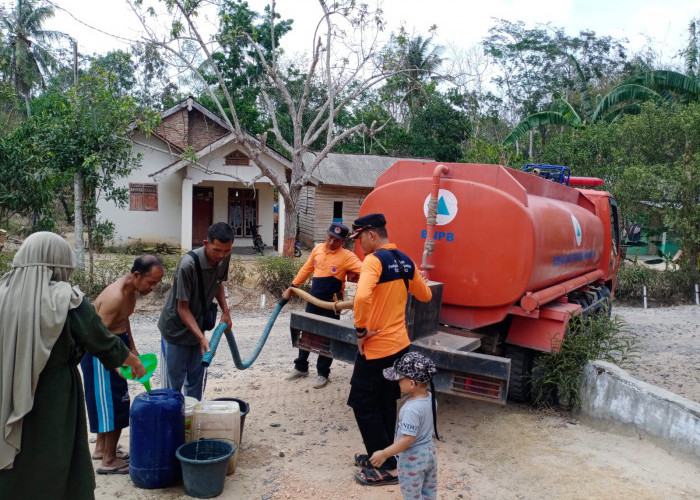 Atasi Kekeringan Dampak Kemarau Panjang, Mesuji Kerahkan 10 Armada Salurkan Air Bersih