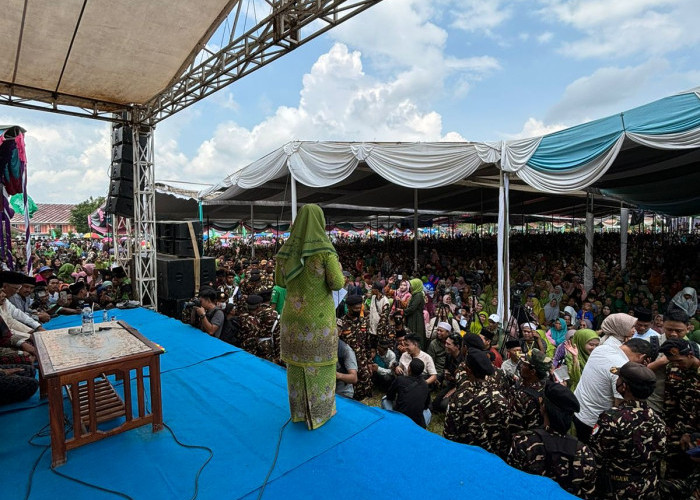 'Elfianah Bupati Mesuji' Menggema di Pelantikan Muslimat NU